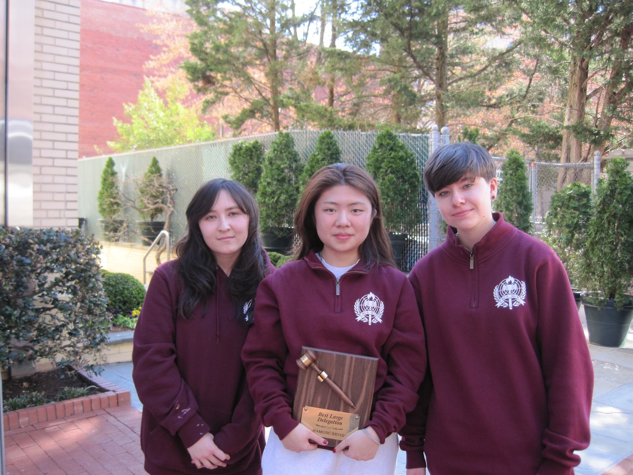 Claire Jiang and teammates with the Best Large Delegation award at WAMUNC
